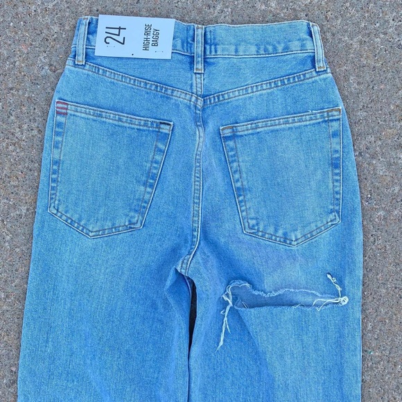 NWT Urban Outfitters High Rise Baggy Light Wash Distressed Butt Ripped Jeans - Picture 4 of 4